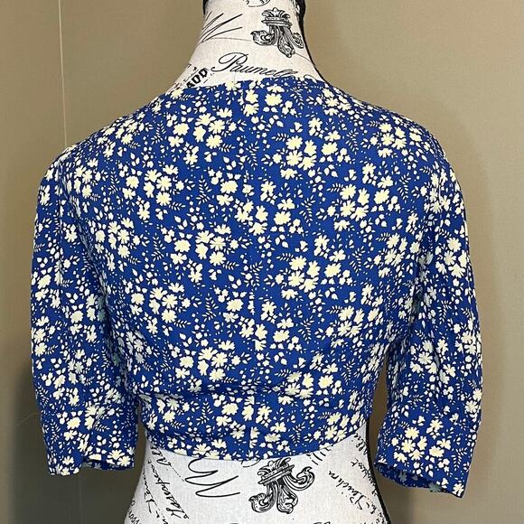 For Love And Lemons Zamira Floral Tie Front Crop Top Sz Large Blue White Flirty - Picture 4 of 7